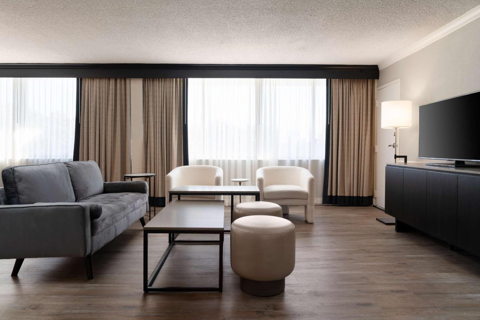 Doubletree By Hilton Baltimore North Pikesville Exterior photo
